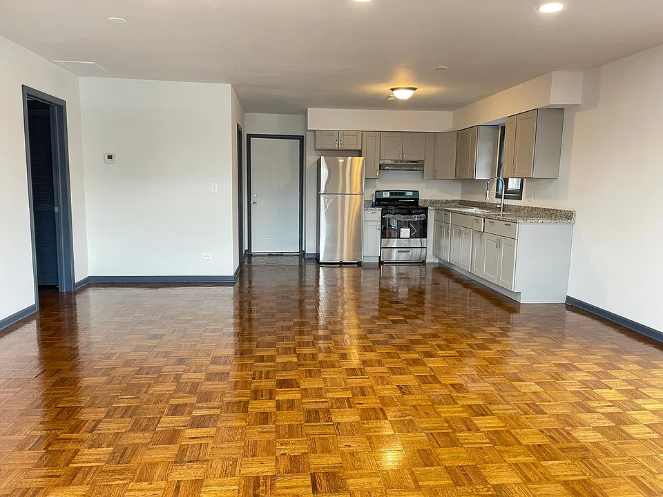 4460 S Archer Ave #2C