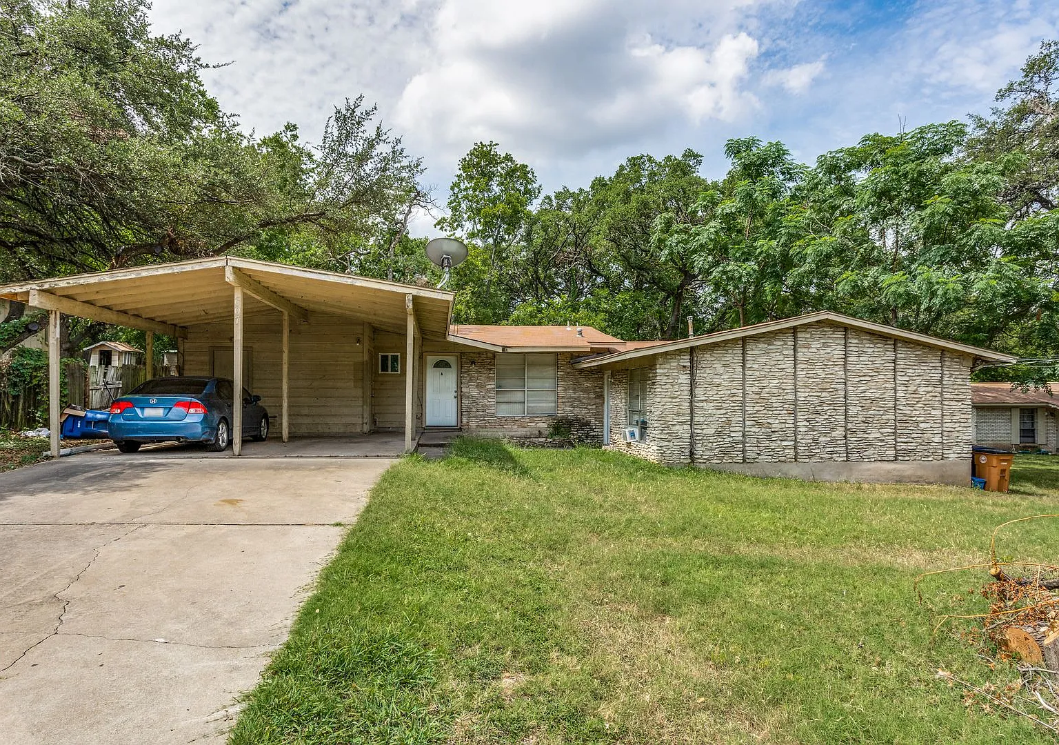 607 Thrush Avenue — Photo 2