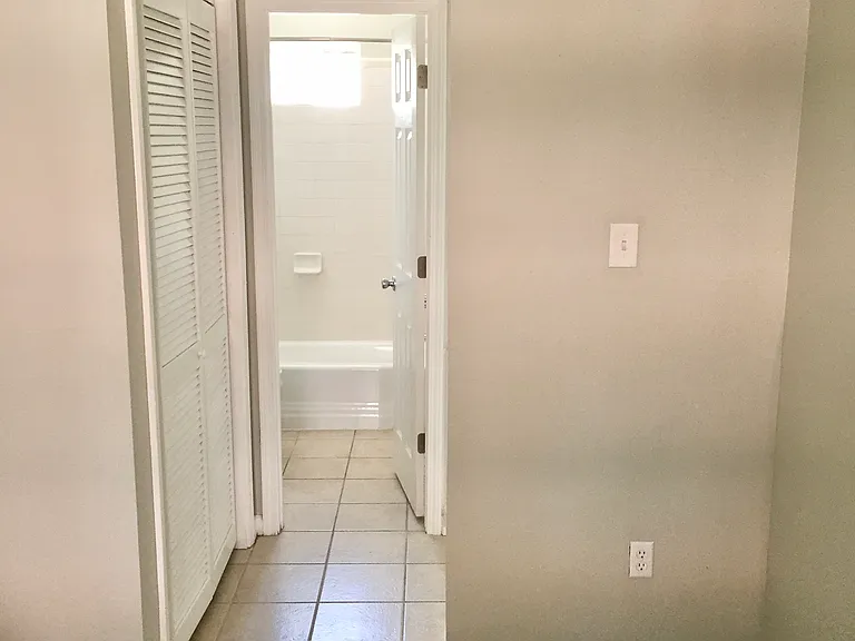 4430 Burgundy St #1B — Photo 6
