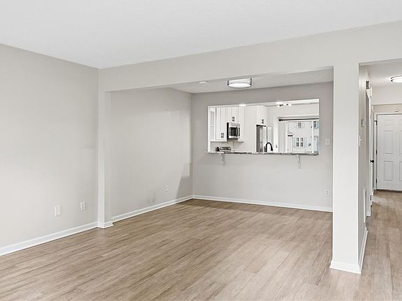 4th image of 1626 Jameson Dr