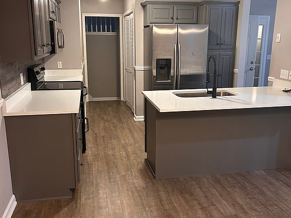 2nd image of 2708 Meadow Park
