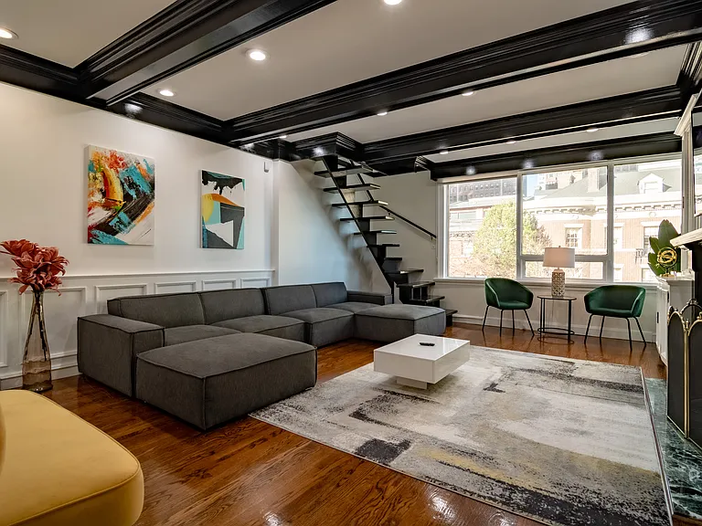 117 E Bellevue Pl #4 — Photo 2