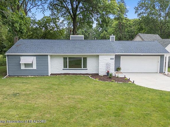 2nd image of 2176 Iroquois Rd