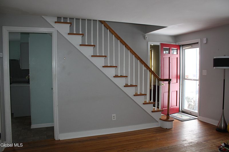 4th image of 35 Pine Street