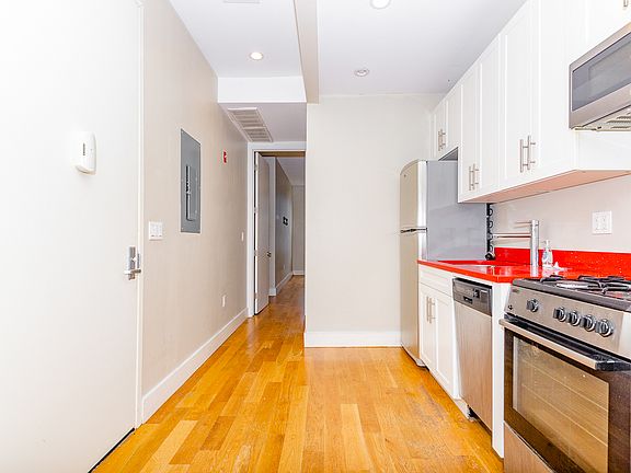 2nd image of 250 Melrose St #2B