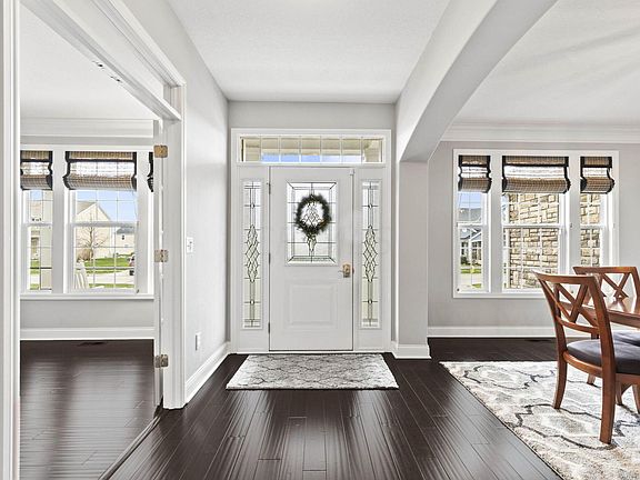 4th image of 1080 Balmoral Dr