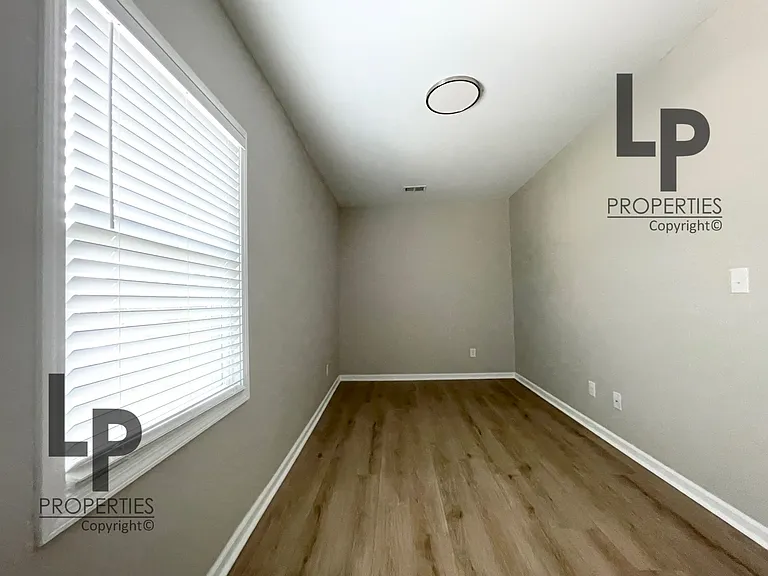 426 N Broadway #4 — Photo 7