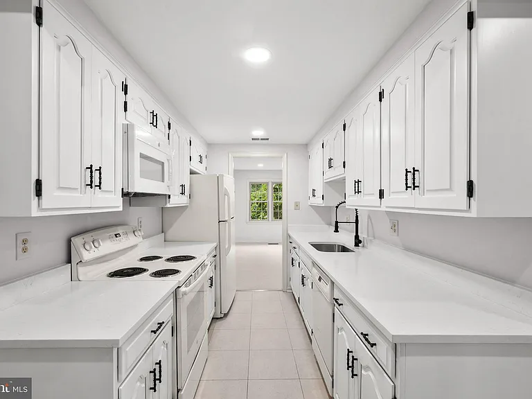 6056 Morgan Ct — Photo 17