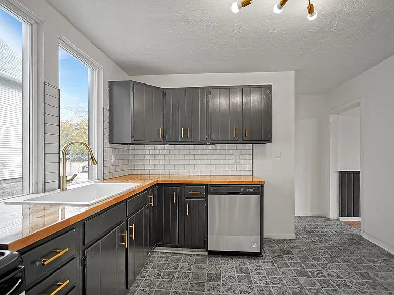 1603 N Cotner Blvd — Photo 8