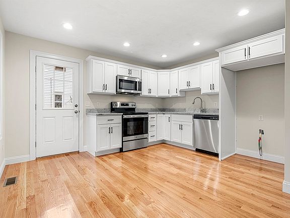 3rd image of 58 Hollis St