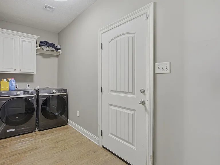 1115 Magdalena Dr — Photo 13