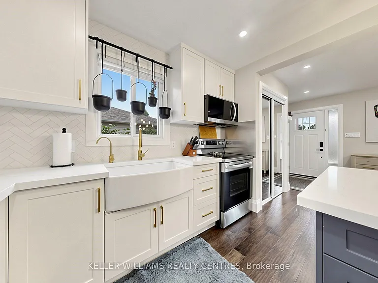 29 Bronte Cres #UPPER — Photo 8