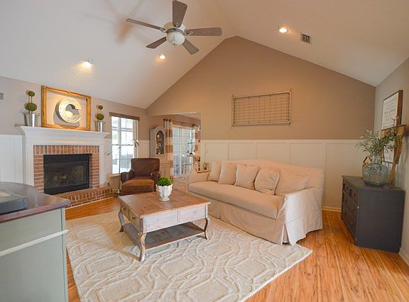 2nd image of 120 Sandalwood Dr