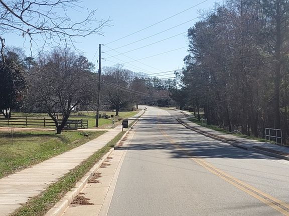 4th image of 440 Whitehead Rd