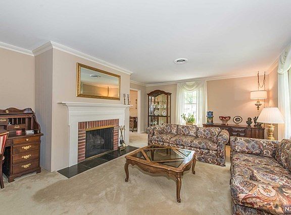 3rd image of 390 W Shore Dr