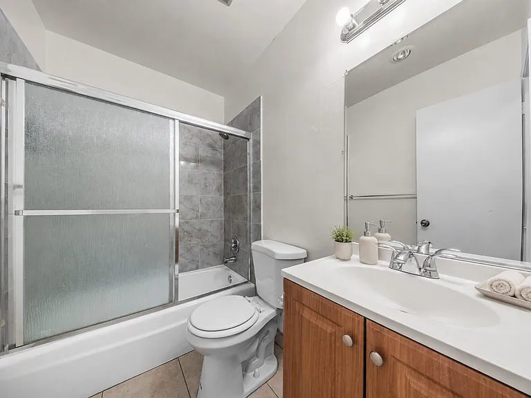 709 E. 3rd St. — Photo 14