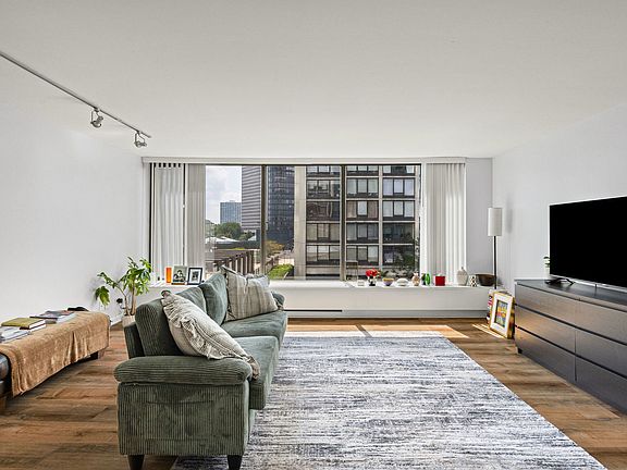 5th image of 5455 N Sheridan Rd APT 408