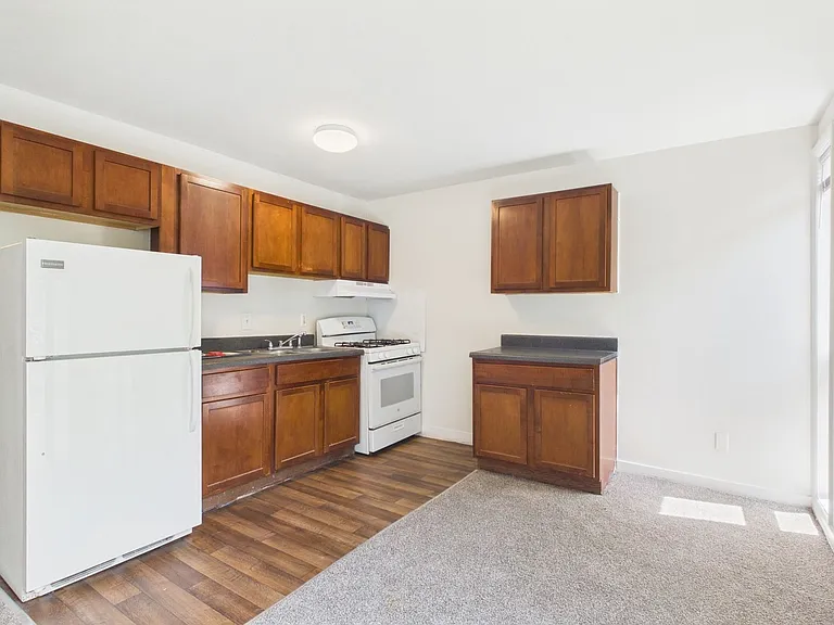 Forest Square Apartments — Photo 21
