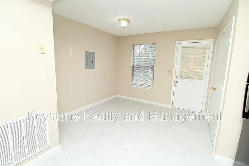 2 bed, 1.5 bath, 1010 sqft, $950 — Photo 4