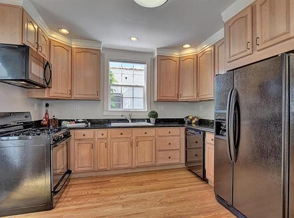 2nd image of 208 S Bayview Ave