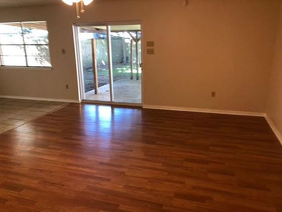 4th image of 381 Fairway Dr