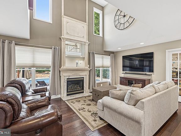 4th image of 6341 Twin Ponds Ln