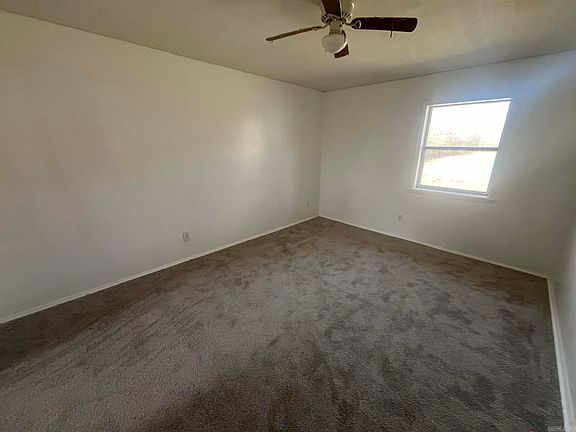 4th image of 2602 Reeves Ave