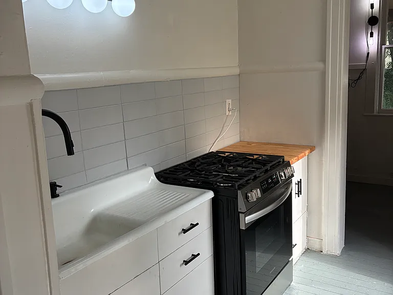 520 Crescent St NE #2 — Photo 17