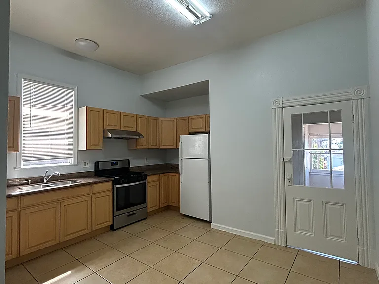 2133 E 15th St — Photo 14