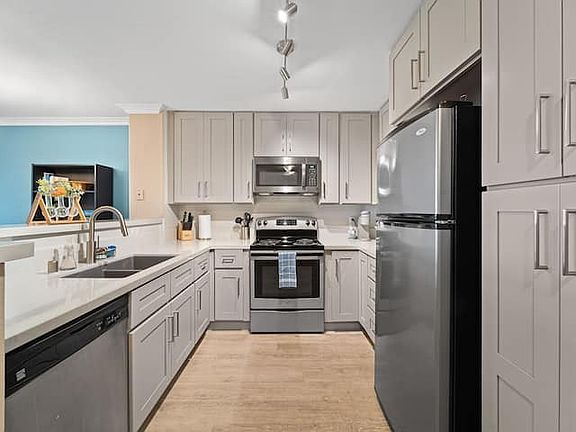 4th image of 3815 Georgia St