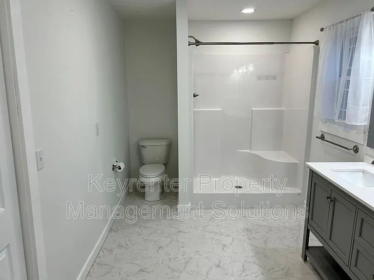 317 Sterling St #B — Photo 17