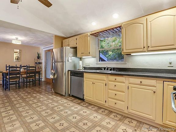 5th image of 396 Lynnfield St