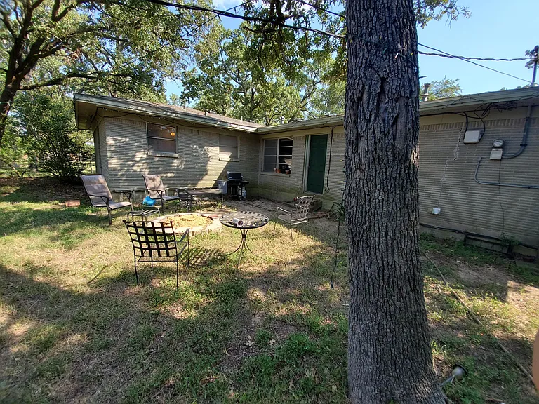 3905 Oaklawn St — Photo 27
