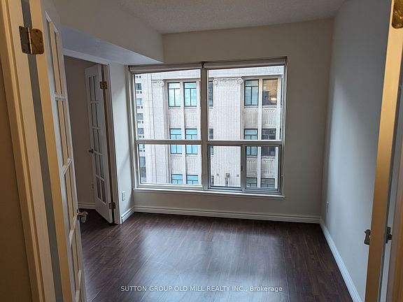 5th image of 7 Carlton St #907