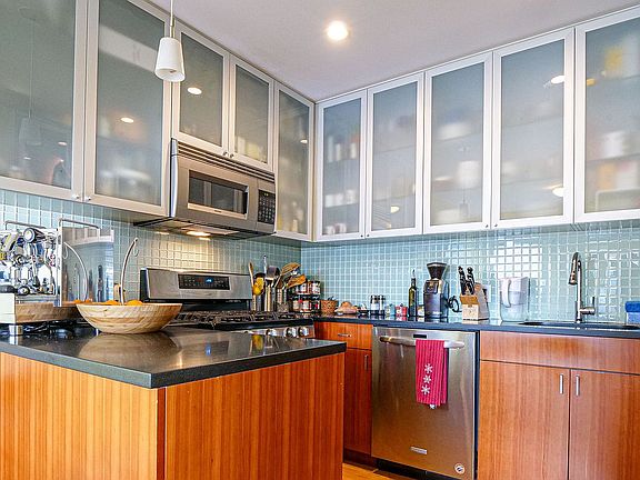 3rd image of 524 Saint Johns Pl #Phd