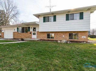 425 Lawndale Dr, Northwood, OH 43619