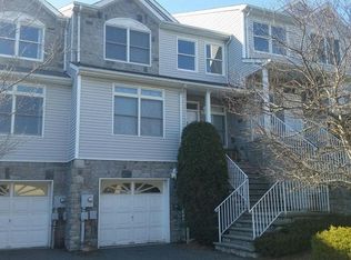 136 Summerhill Dr, Morris Plains, NJ 07950