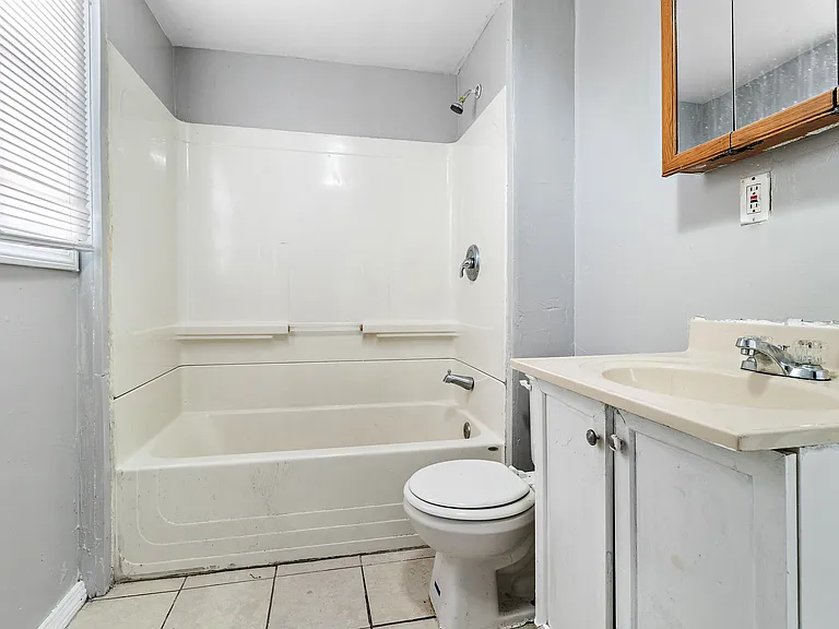 29 Newbury St #1 — Photo 12