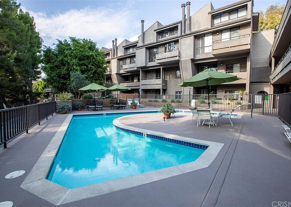 1st image of 13331 Moorpark St APT 311