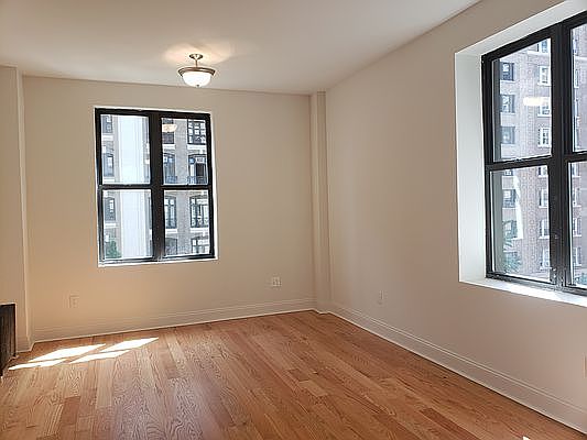 2nd image of 515 Cathedral Pkwy #4LS