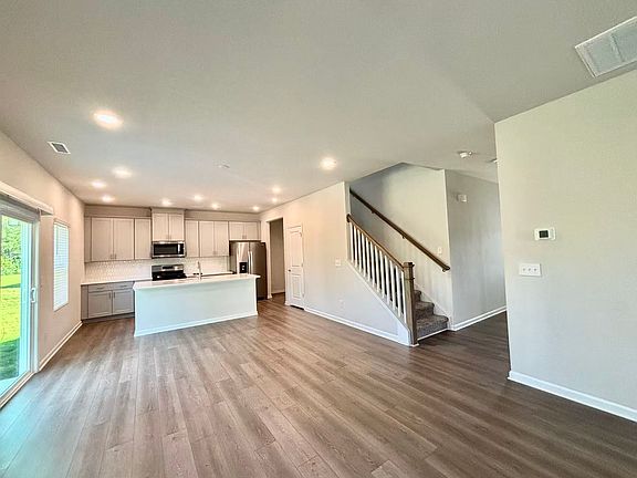 5th image of 655 Winesap Dr
