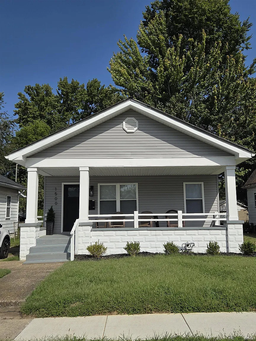 1500 E Indiana St photo 1