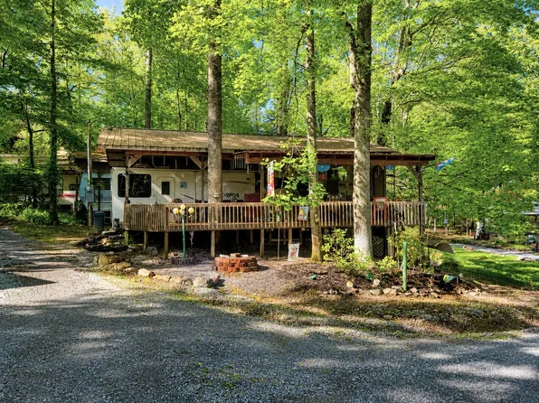605 Lily Way, Cosby, TN 37722