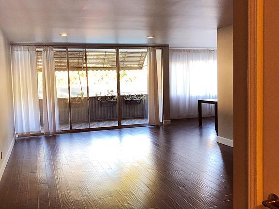 4th image of 1539 N Laurel Ave APT 105
