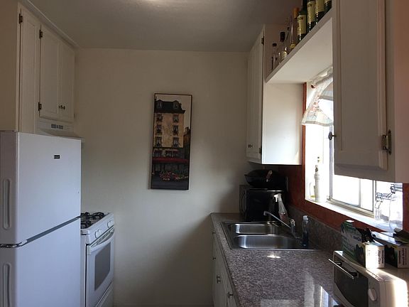 2nd image of 448 W 41st Pl