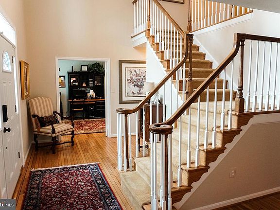 3rd image of 2827 Berryland Dr