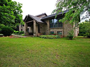 S23W27097 Shananagi Ln, Waukesha, WI 53188