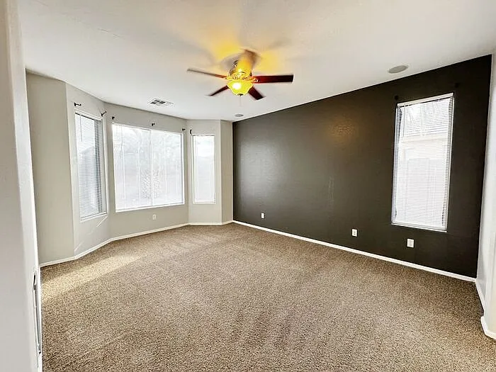 2421 W Ellis St — Photo 36
