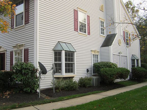 2nd image of 92 Versailles Ct