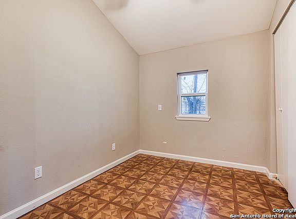 5th image of 502 Crane Ave